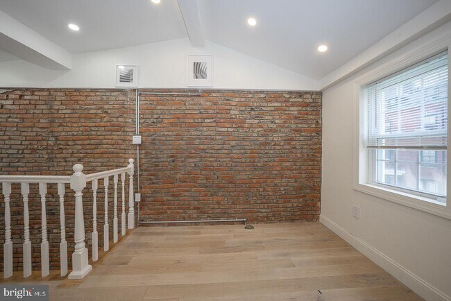 Building Photo - 117 S Beechwood St
