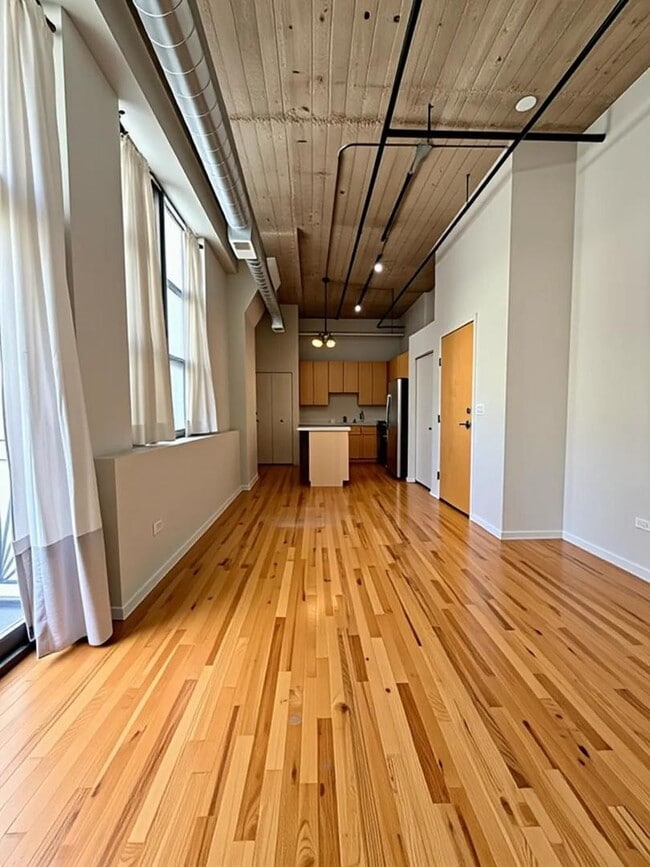 Building Photo - 758 N Larrabee St