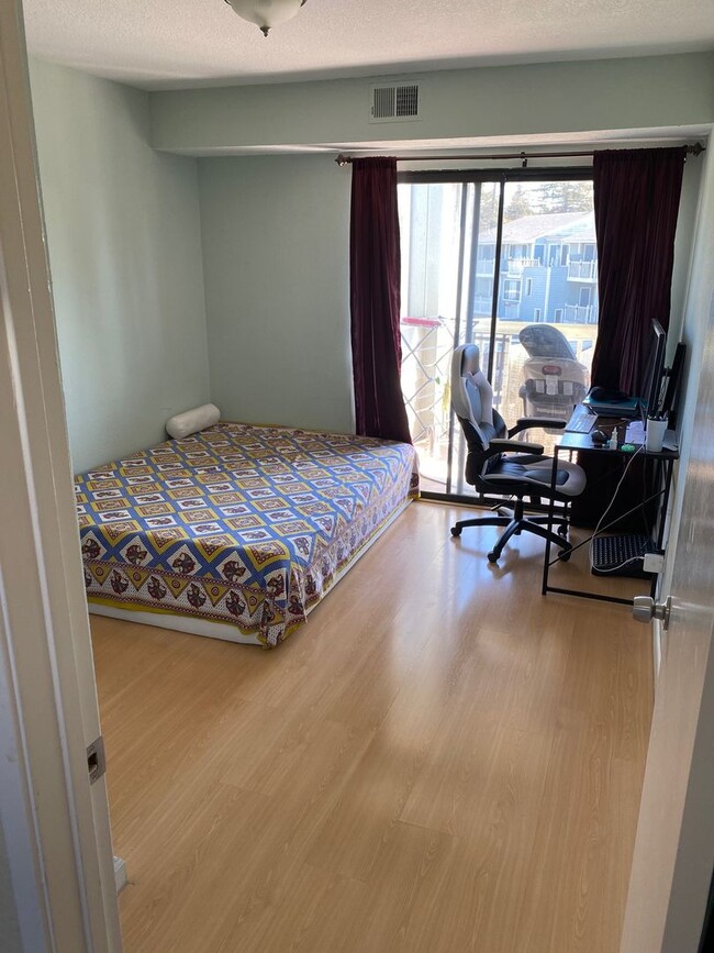 Building Photo - 2 bedrooms 2bath Condo in Fremont gated co...