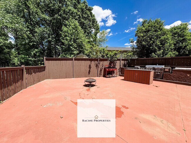 Building Photo - Charming Home in the Heart of Greenville
