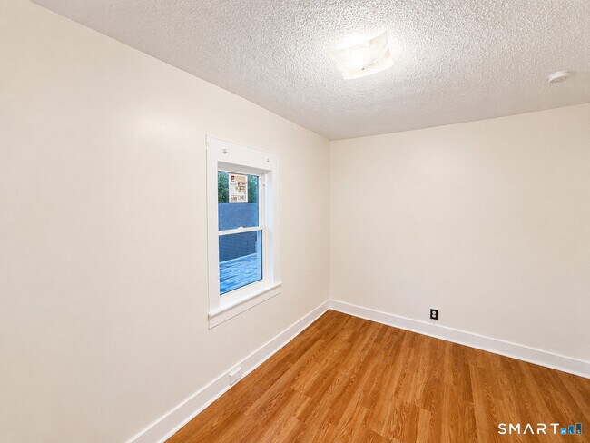 Building Photo - 64 Bannon St