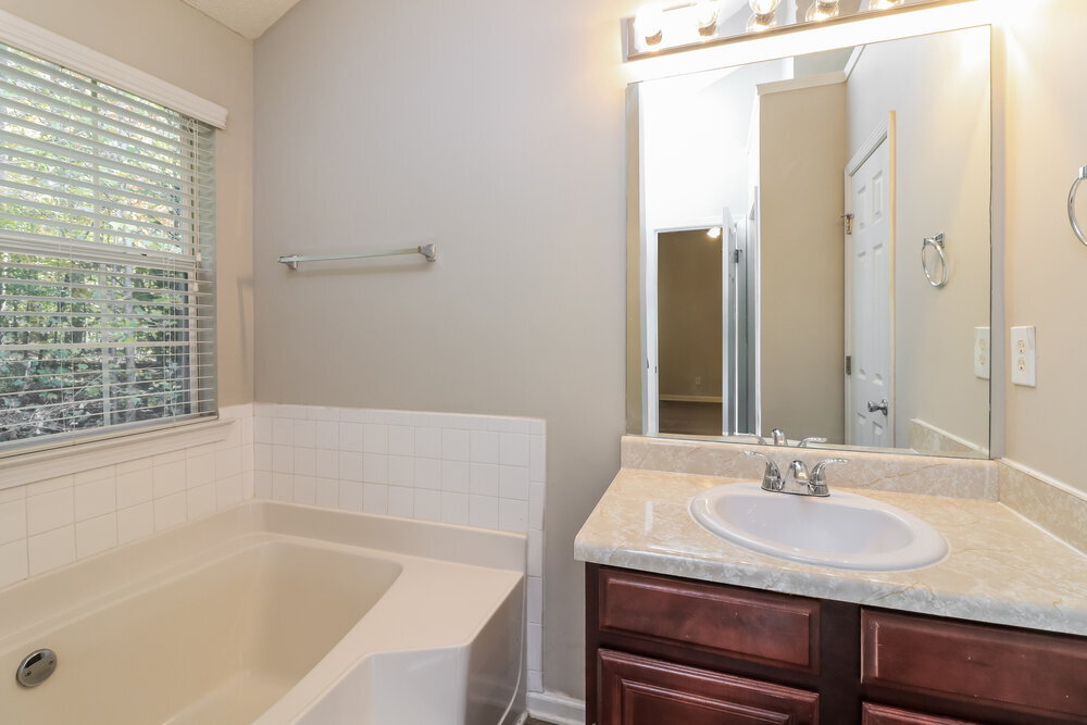 Building Photo - 383 Hidden Creek Ln