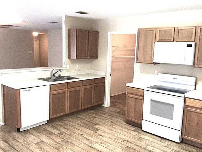 Building Photo - 1012 Hampton Dr