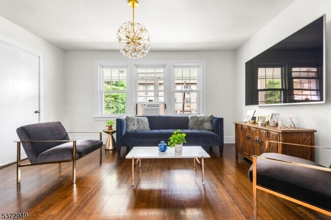 Primary Photo - 46 Bellevue Ave