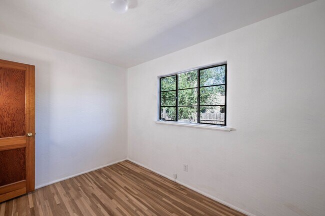 Building Photo - Charming Midtown Santa Fe Home