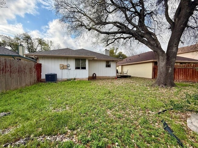 Building Photo - 16704 Whitebrush Loop