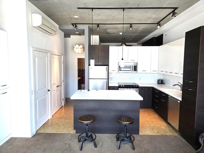 Building Photo - 851 W Front St