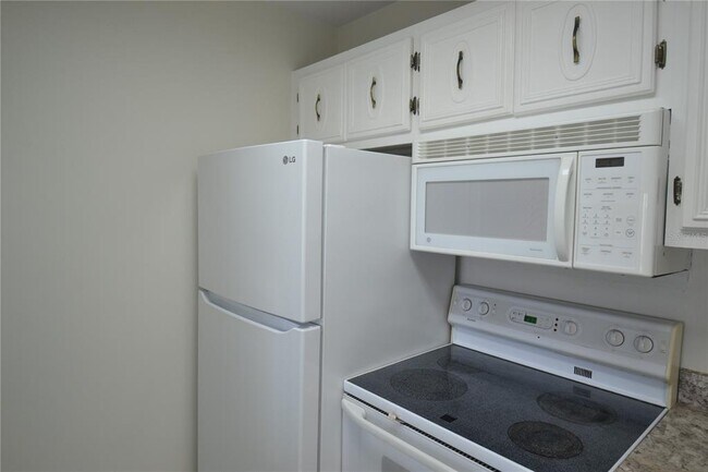Building Photo - 329 Moorings Cove Dr