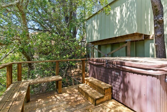 Building Photo - Gorgeous 4 bedroom home in Greenbrae with ...