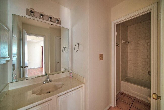 Building Photo - 14400 Levering St