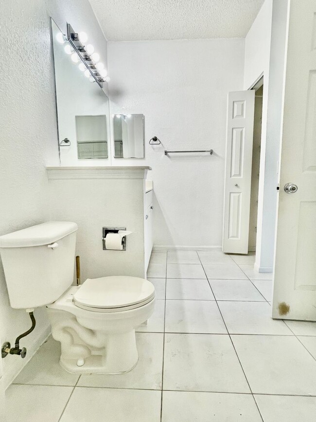 Building Photo - Barksdale 2 Bed / 2 Bath