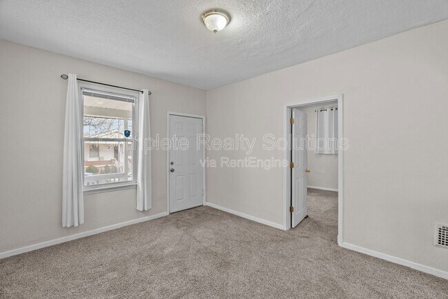 Building Photo - 4152 Wilmington Ave