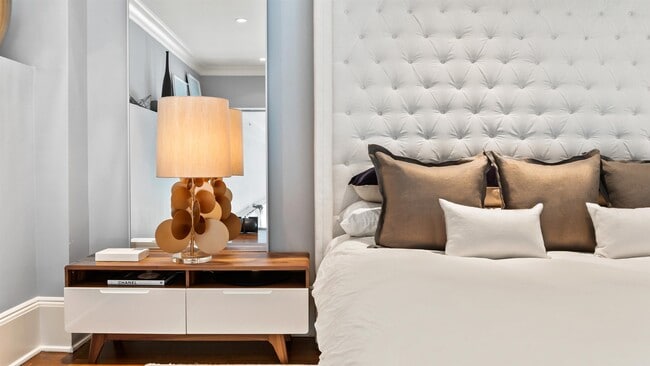 Building Photo - 313 1st St