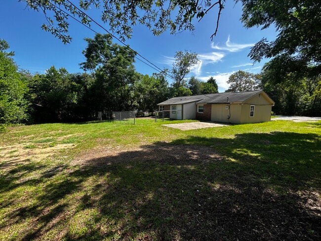 Building Photo - 461 Sweetwater Cir