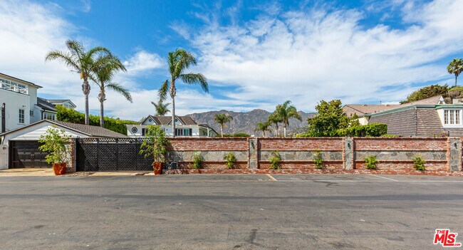Building Photo - 23457 Malibu Colony Rd