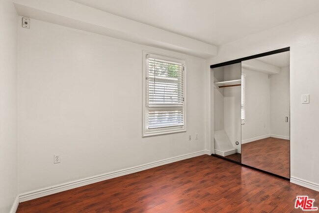 Building Photo - 2667 Menlo Ave