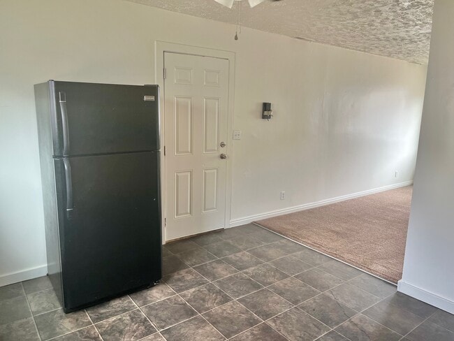Building Photo - 610 S 200 E