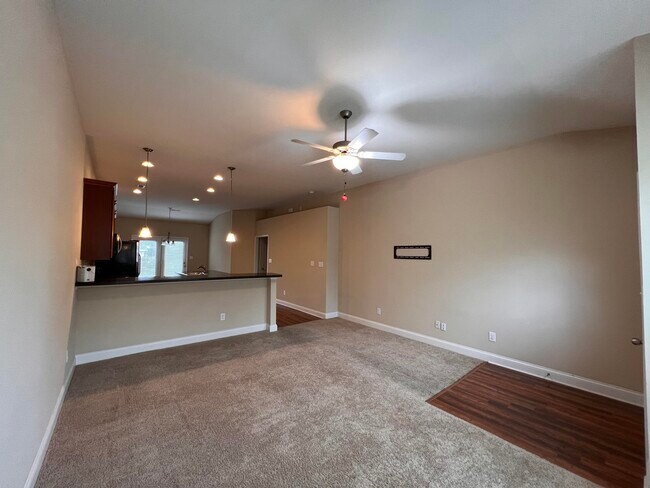 Building Photo - 1014 Sugarbush Trail