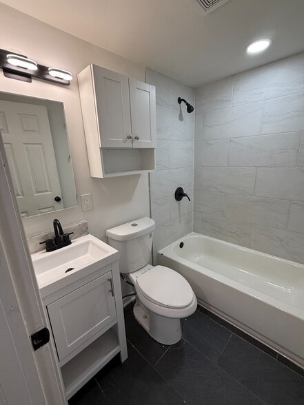 Bathroom - 3320 Clifton Ave