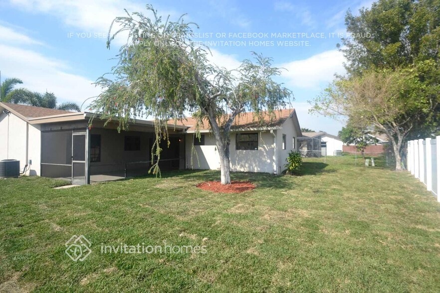 Building Photo - 1454 SW 26th Ave