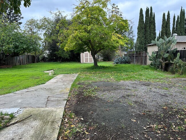 Building Photo - 881 Emory Ave