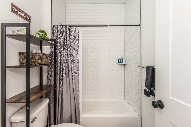 Building Photo - 2435 Master St