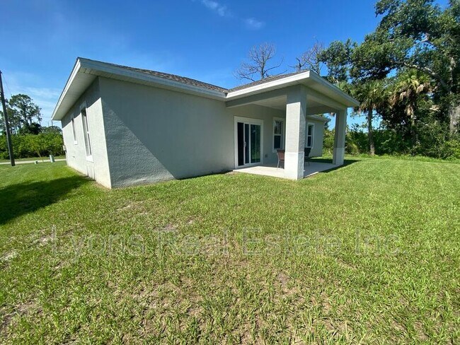 Building Photo - 302 Albatross Rd