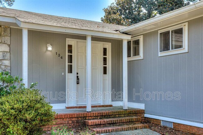 Building Photo - 134 Holiday Dr