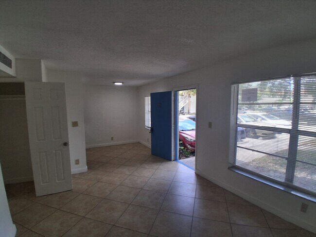 Building Photo - 401 SW 13th Pl