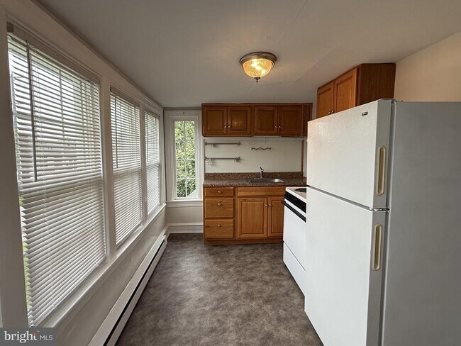 Building Photo - 19 E Pothouse Rd