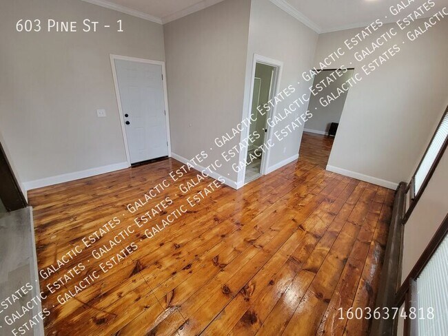 Building Photo - 603 Pine St