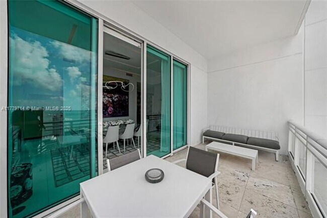 Building Photo - 900 Brickell Key Blvd