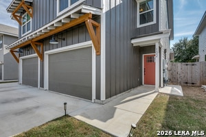 Building Photo - 10314 Lynwood Vlg