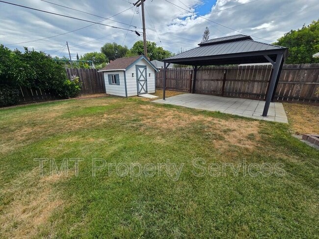 Building Photo - 9 W Robinhood Dr
