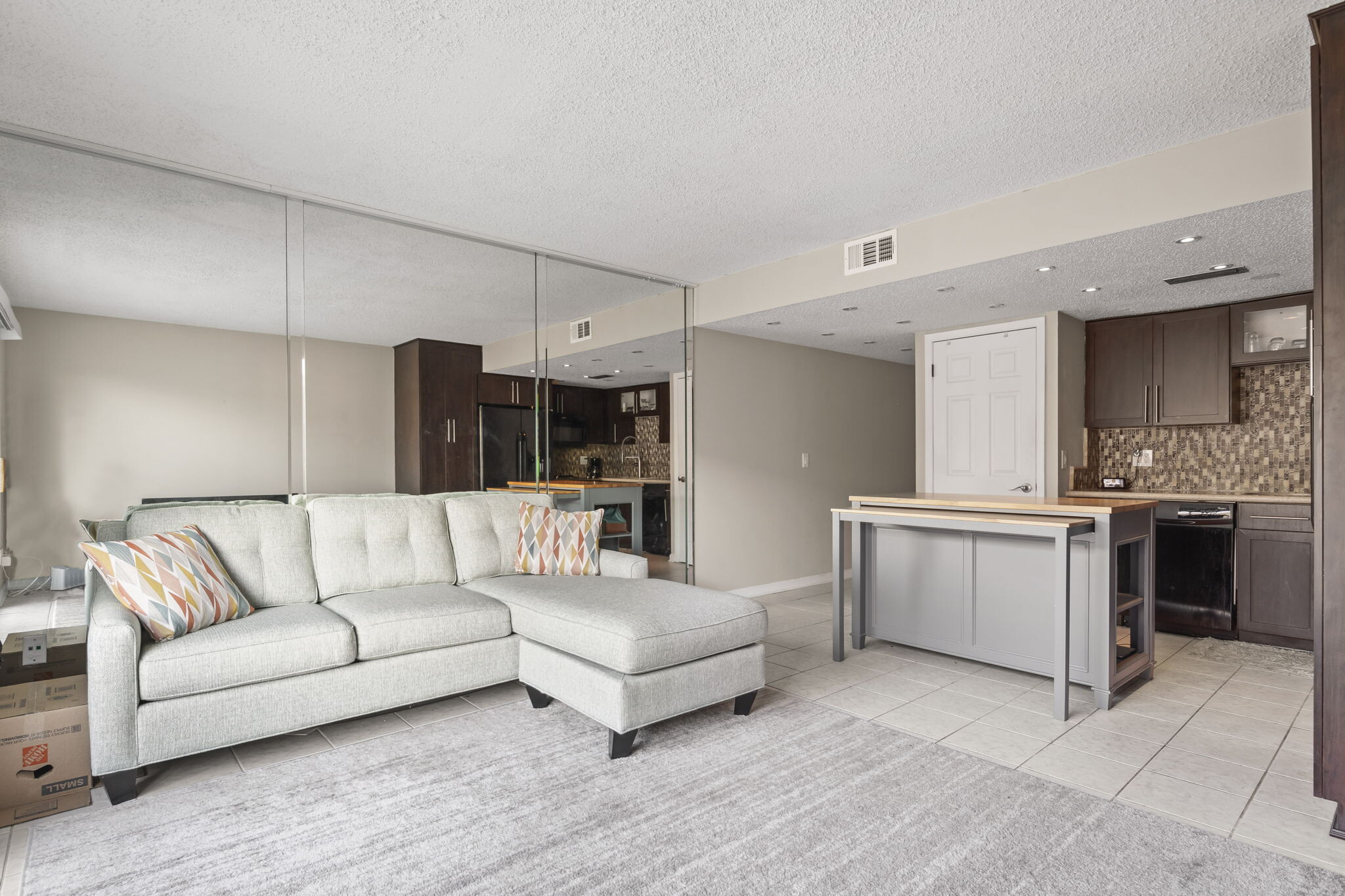 Building Photo - 1107 1st St S