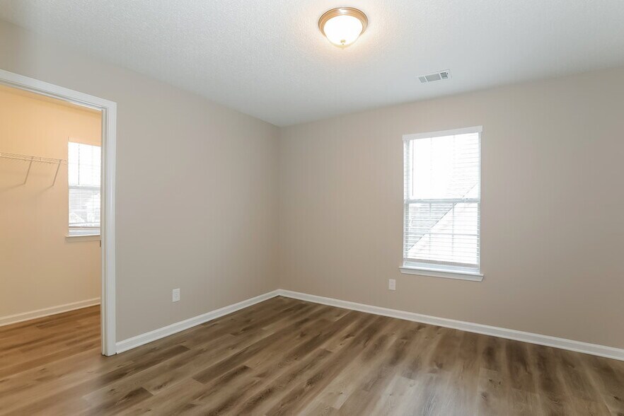 Building Photo - 5713 Colonnade Dr