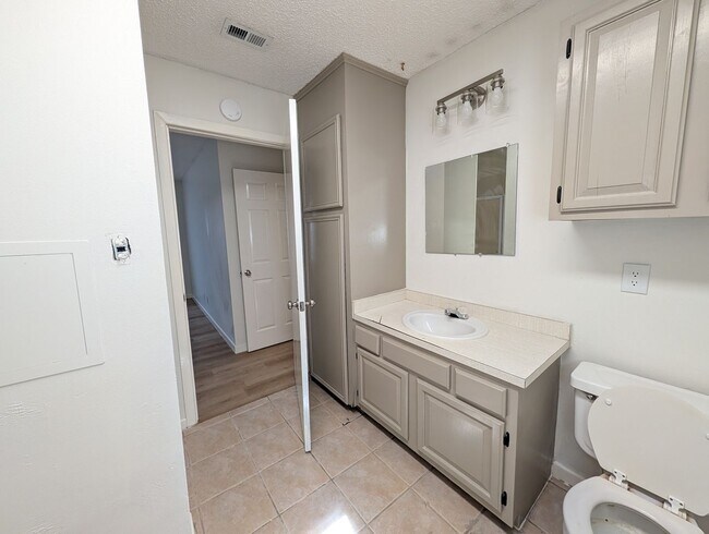 Building Photo - 6221-6223 Sandlin - B&amp;B