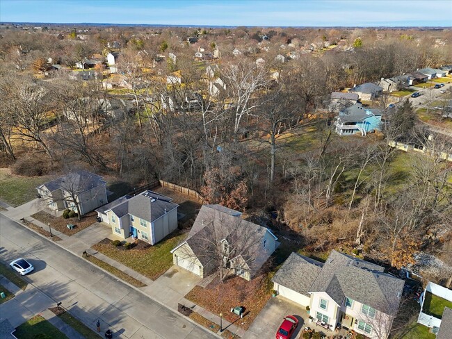 Building Photo - 417 N Village Cir