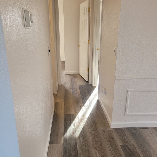 Building Photo - 2 Bed, 1 Bath Condo W/Detached 1 Car Garage & Fenced Yard!!!