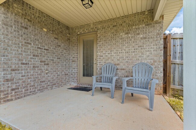 Building Photo - 34505 Paisley Ave