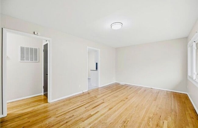 Building Photo - 7020 Hadley St