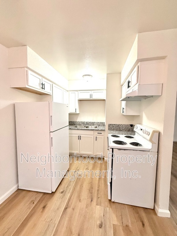 Building Photo - 1429 E Cambridge Ave