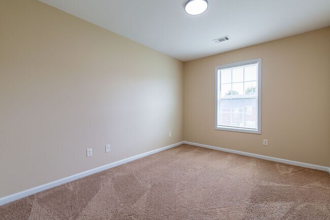 Building Photo - 3 Bed/2 Bath Townhouse in Douglasville!