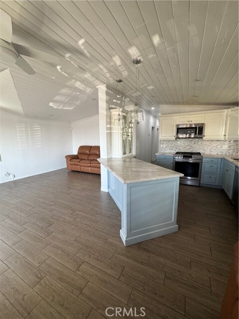 Building Photo - 21851 Newland St