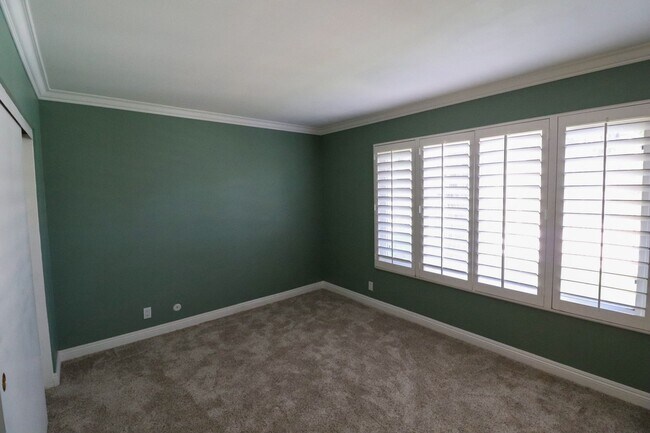 Building Photo - 1050 Pacifica Dr