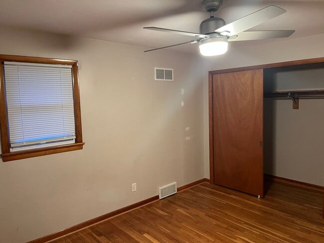 Building Photo - 2006 White St