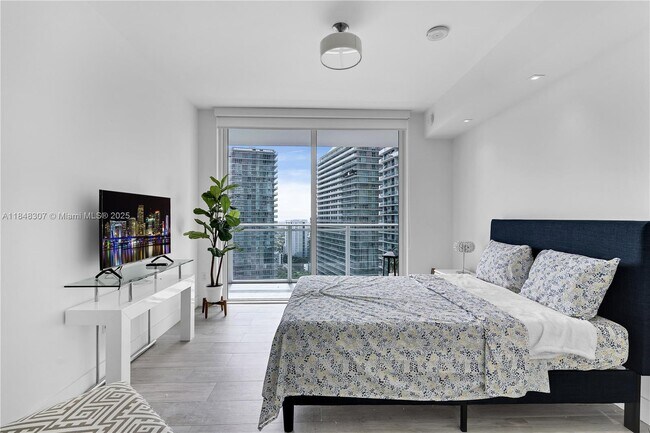 Building Photo - 1080 Brickell Ave