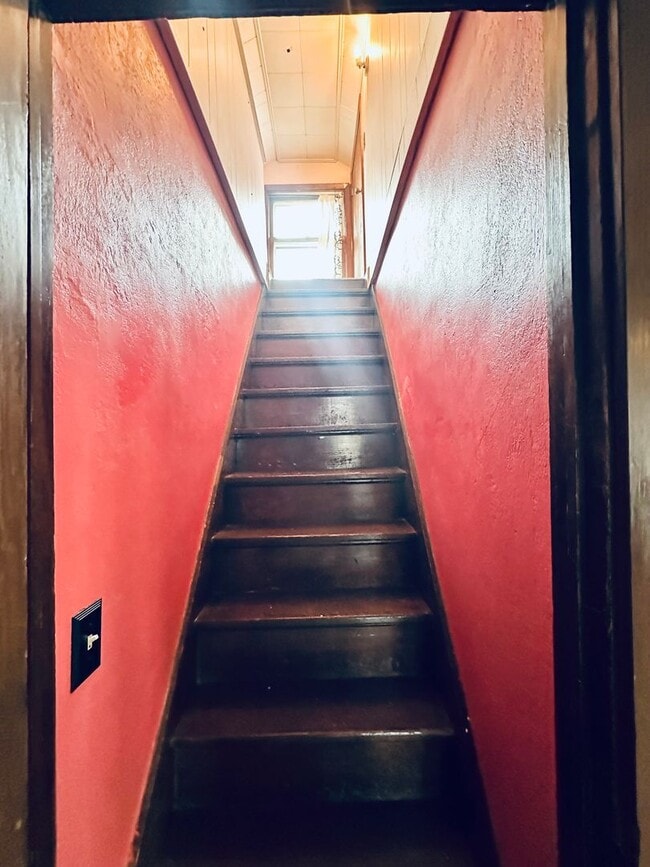 Building Photo - Charming 2-Bedroom Home w/ Finished Loft, ...