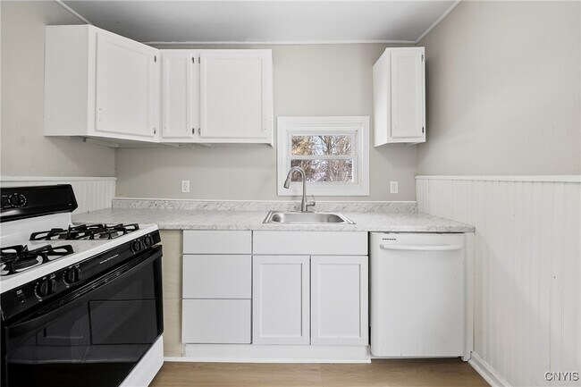 Building Photo - 162 Reed Ave