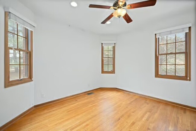 Building Photo - Silverton- Meticulous 4+ bedroom, 5ba, 2 car
